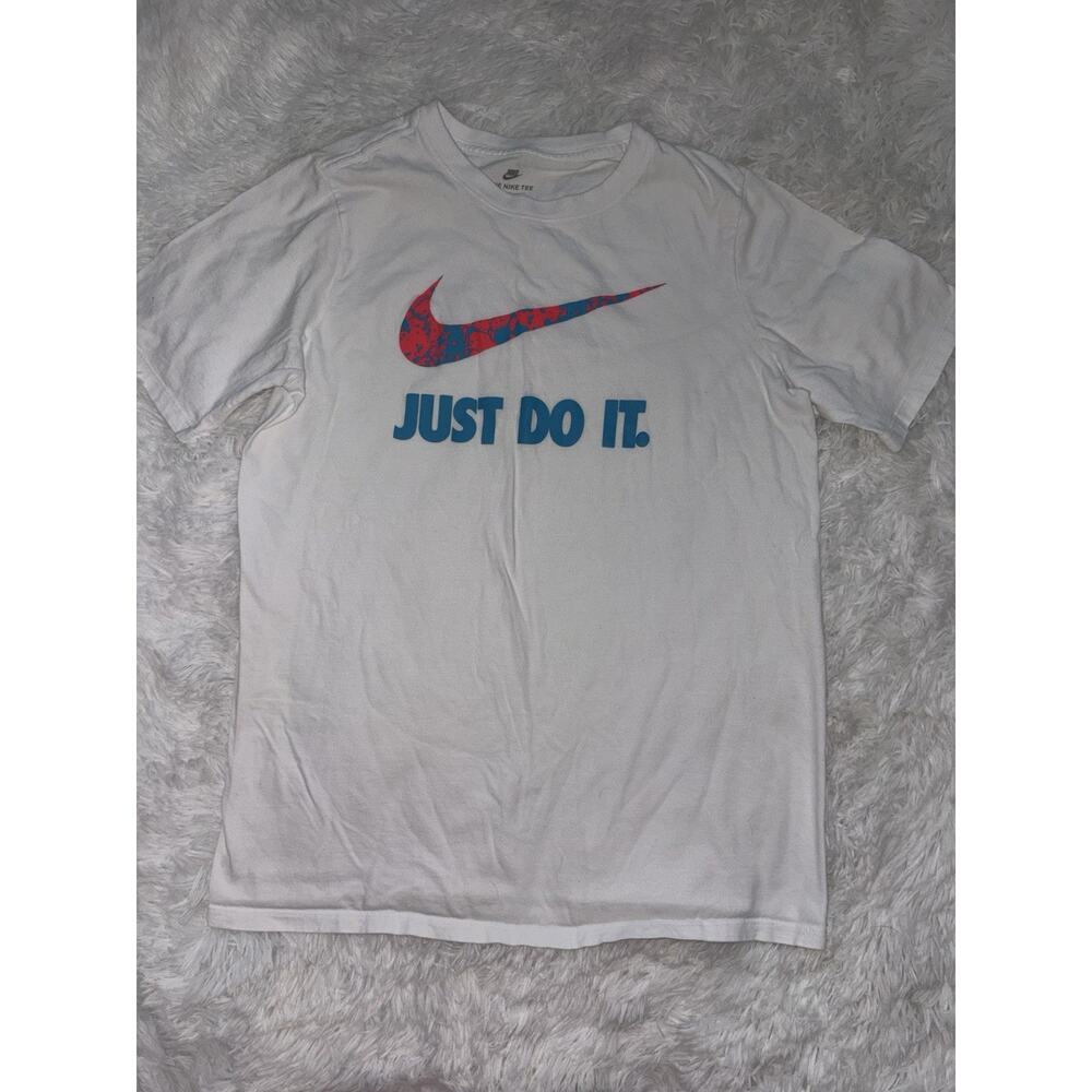 The Nike Tee Kids XL “Just Do It” Logo Themed Short Sleeved Tee. Cute, Fun